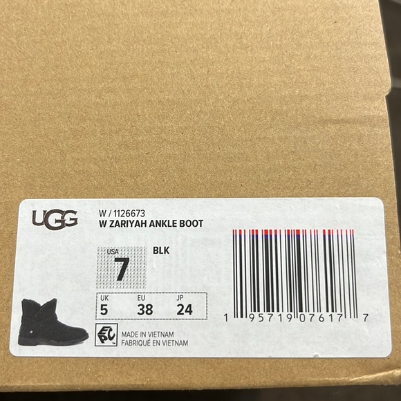 New UGG Zariyah Water Repellent Ankle Boot - Picture 10 of 11